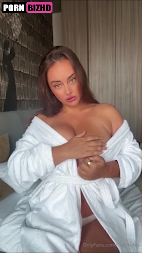 Biancabts Onlyfans Leaked – Showing off her big breasts !!!
