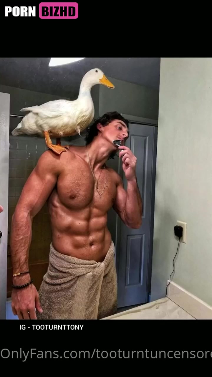 Tooturnttony onlyfans leaked – Shower Body