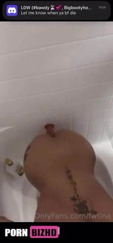 Fwtina dildo fuck in bathtub