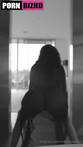 Malu Trevejo get naked and Twerk
