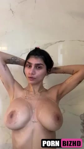 Mia Khalifa – Live Shower & nude oiling up OnlyFans leak