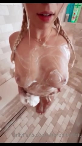 Therealbrittfit Naked shower tease n dildo ride Onlyfans leak