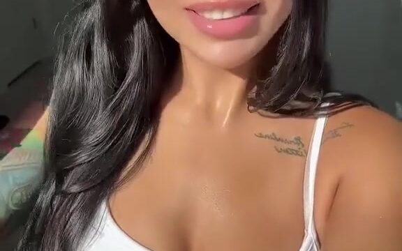 Travis Hunter girlfriend Leanna Lenee showing big boobs