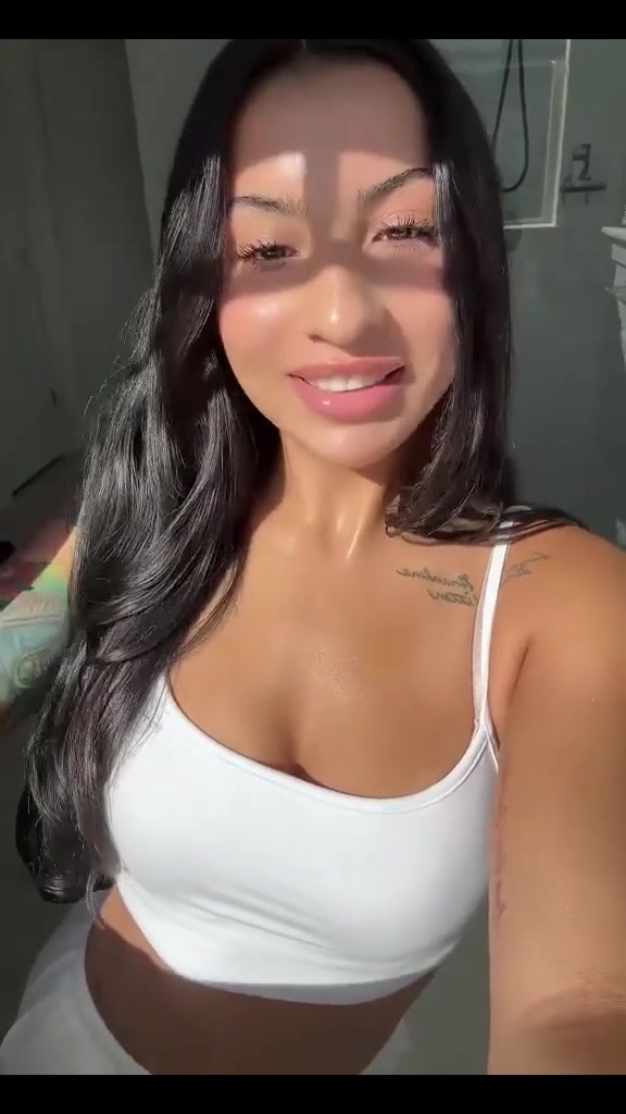 Travis Hunter girlfriend Leanna Lenee showing big boobs