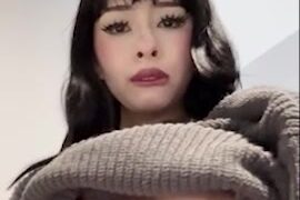 Onlineoyuki aka Oyukionly Nude titties tease new video