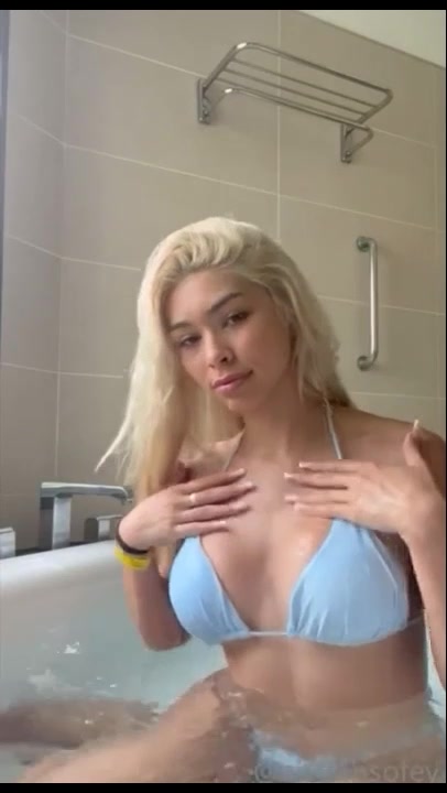 Aishah Sofey onlyfans bathtub video so erotic