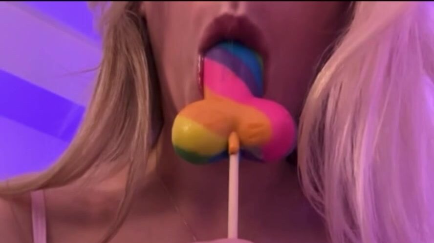 Riley Mae Lewis Onlyfans Video – Sucking Candy Cocks !!!