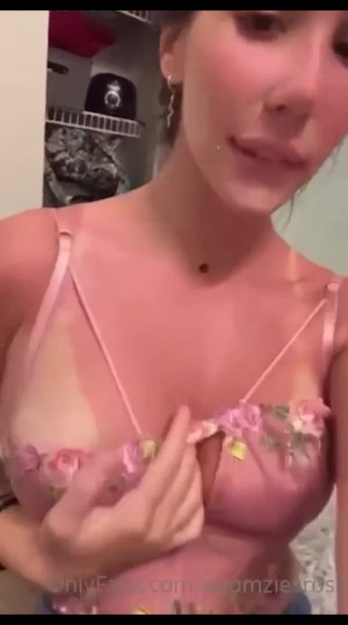 Naomi Ross Nudes Boobs Teasing Video Onlyfans !!!